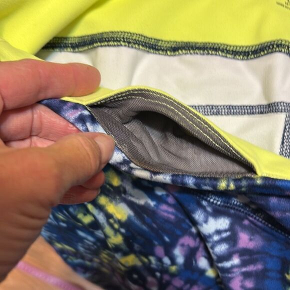 Women’s Lands’ End Biker Shorts, spandex, blue yellow print, Large - Picture 7 of 7